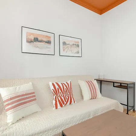 Comfortable & Bright By Renters 아파트 제수프