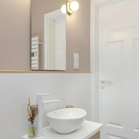 شقة Comfortable & Bright By Renters رشيشوف